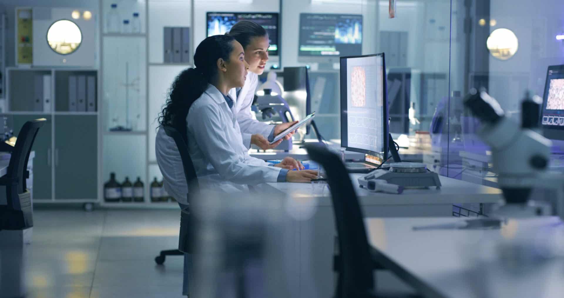 Healthcare & Federal Government Agencies’ Challenges for 2023 2 medical professionals analyzing research scans zayo scaled 1